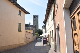 Verso il castello