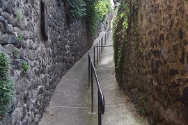 La salita dalla strada